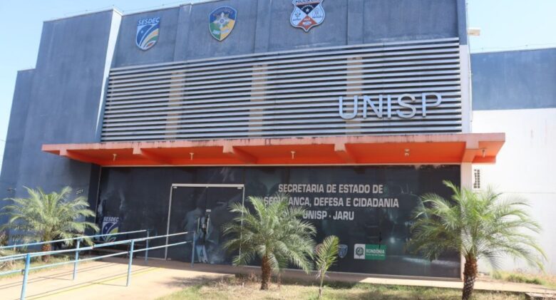Idoso é preso suspeito de abusar crianças e obrigá-las a vigiar umas às outras
