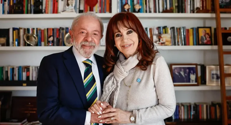 Lula visita Cristina Kirchner na Argentina e expressa solidariedade à ex-presidente em prisão domiciliar