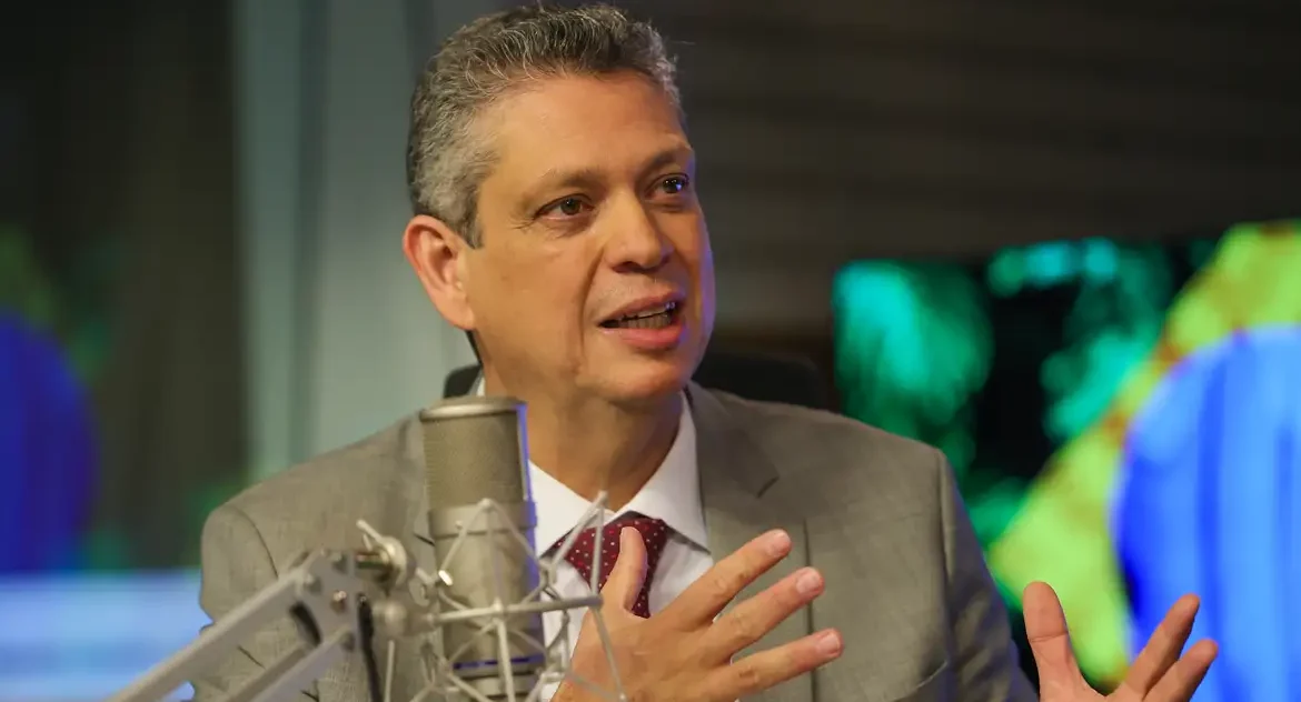 Ministro Márcio Macêdo defende respeito mútuo entre Poderes e comenta judicialização do IOF