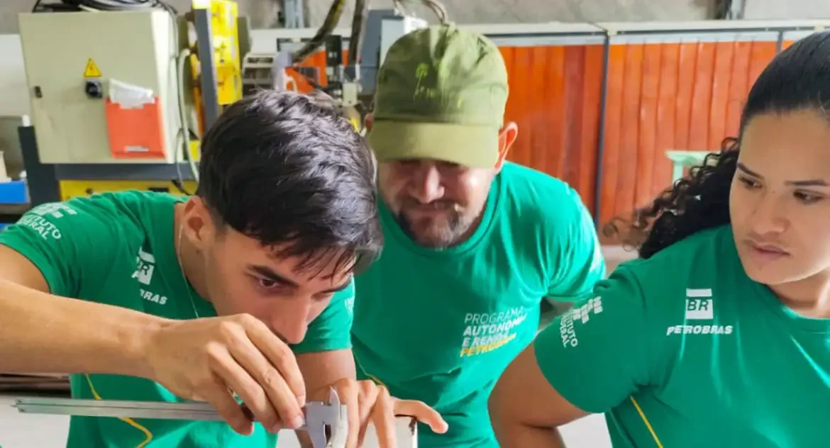 Petrobras busca parcerias para qualificar mão de obra e preencher vagas em meio a cenário de "pleno emprego"