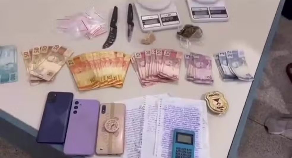 Quatro pessoas são presas suspeitas de integrar facção criminosa