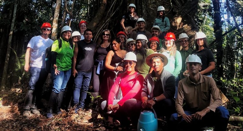 Acadêmicos de Engenharia Florestal do IFRO visitam aldeia Karo Arara e conhecem experiências em etnoturismo e agrofloresta