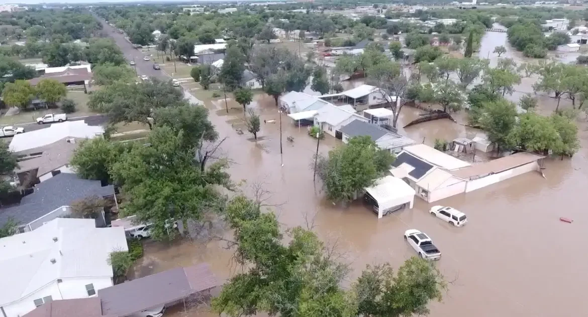 Enchentes no Texas deixam 68 Mortos e autoridades intensificam buscas por crianças desaparecidas