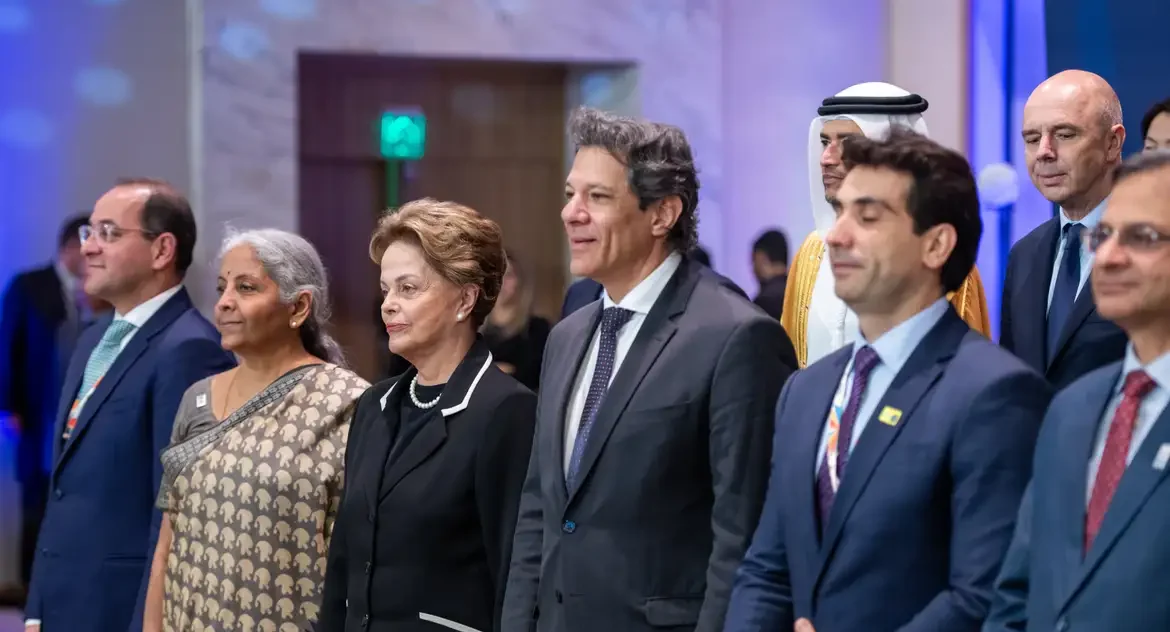 BRICS anuncia avanços em sistema de pagamentos em moedas locais e revisão de acordo de reservas