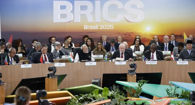 BRICS aborda conflitos globais e custos militares em declaração final da Cúpula no Rio de Janeiro