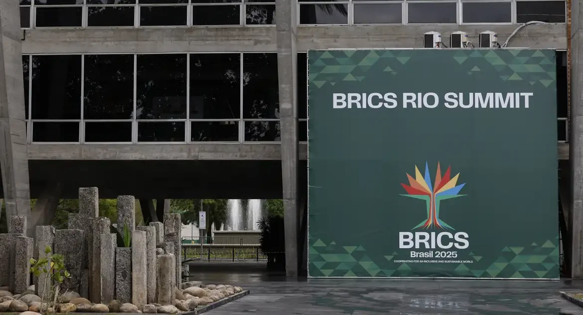 BRICS critica sanções e tarifas unilaterais em declaração final da Cúpula no Rio