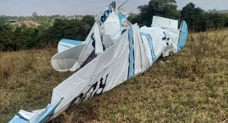Queda de avião de instrução mata aluno e instrutor