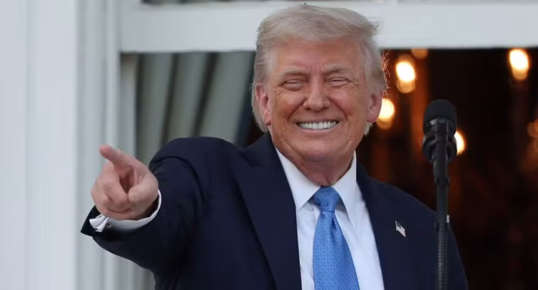 Senado dos EUA aprova megapacote de Trump que estende cortes de impostos, aumenta verba anti-imigração e reduz programas sociais