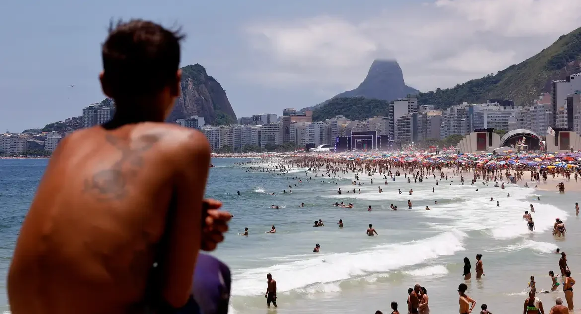 Brasil tem entrada recorde de mais de 5,3 milhões de turistas estrangeiros no 1º semestre de 2025