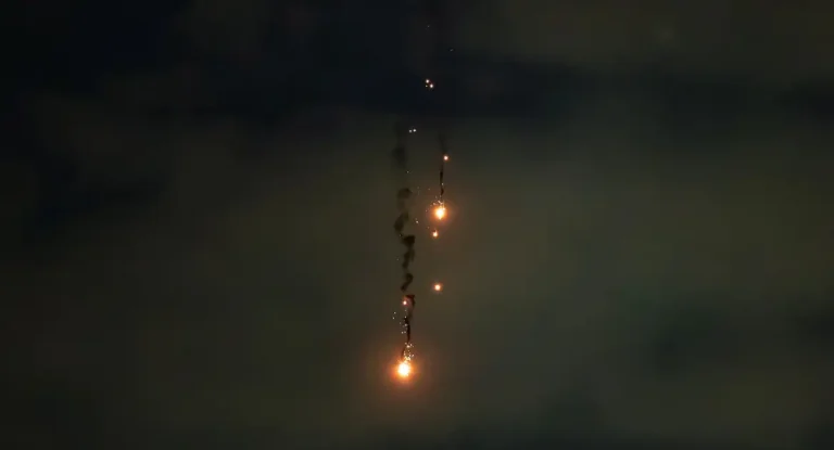 Ucrânia ataca base aérea russa enquanto Rússia intensifica bombardeios com drones