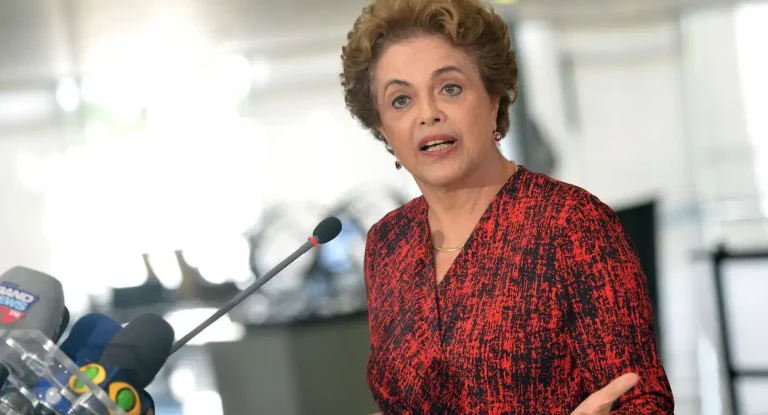Dilma Rousseff defende desenvolvimento sustentável e soberano em 10 anos do Banco do Brics