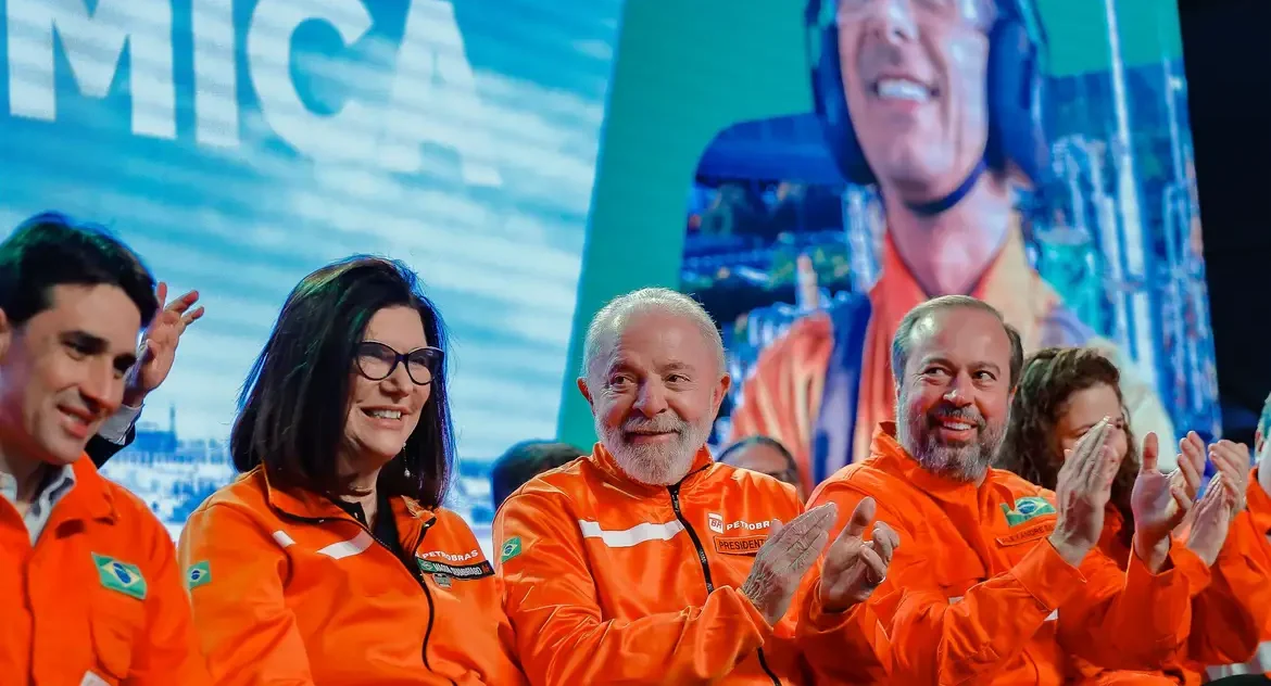 Lula cobra fiscalização e preços justos de combustíveis para consumidores