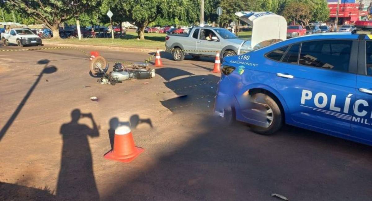 Acidente no centro deixa motociclista ferida