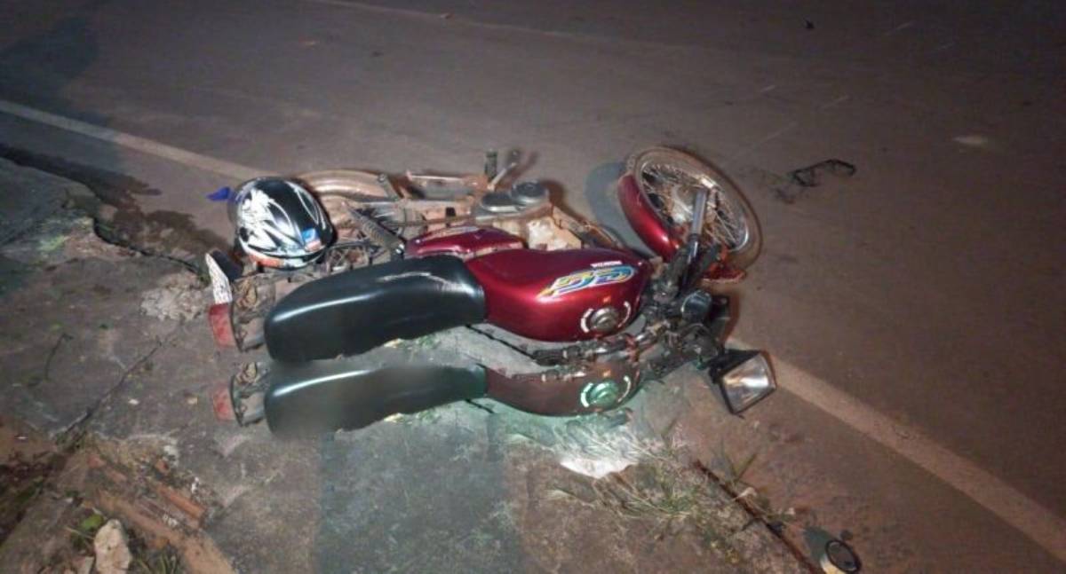 Acidente entre carro e moto deixa motociclista levemente ferido
