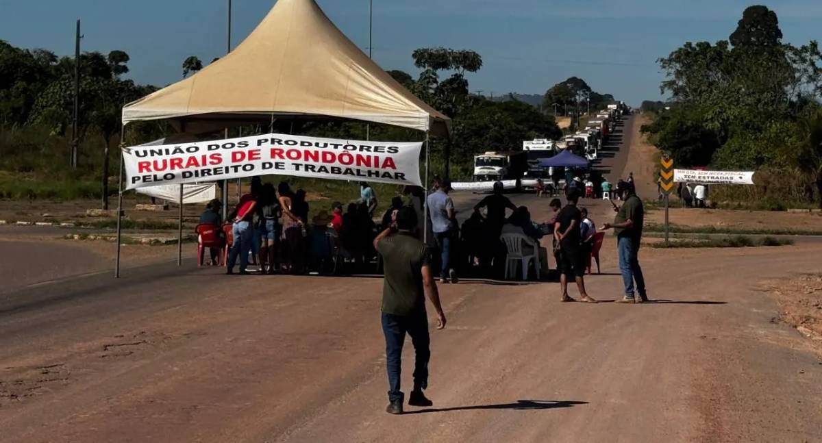 Produtores rurais bloqueiam BR-364 em RO exigindo respostas do Governo