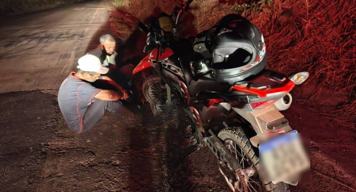 PM prende suspeitos e recupera moto e pertences roubados
