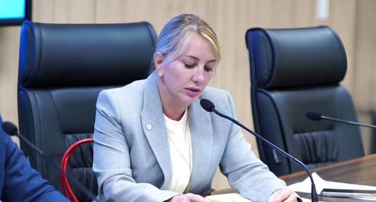Ieda Chaves recomenda a oferta de conexão wi-fi aos usuários do Hospital João Paulo II - News Rondônia