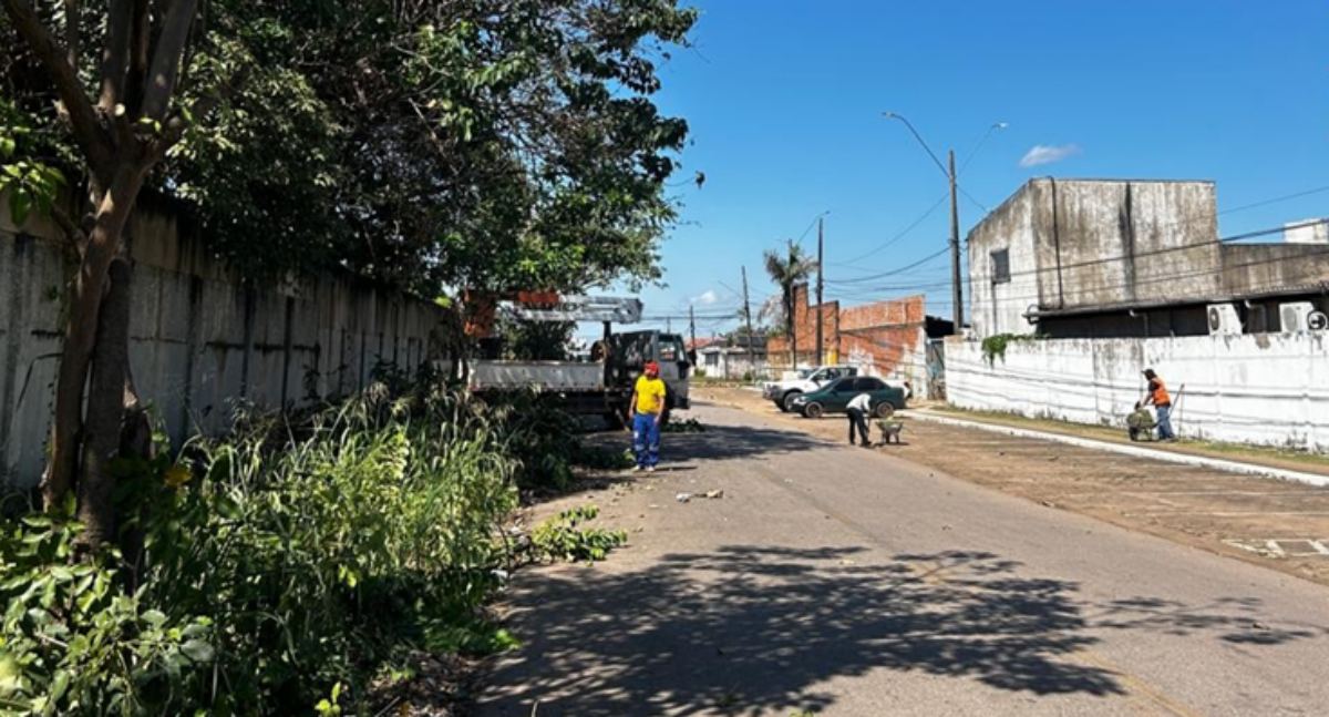 Rua Jaci Paraná recebe mutirão de limpeza após solicitação da vereadora Sofia Andrade