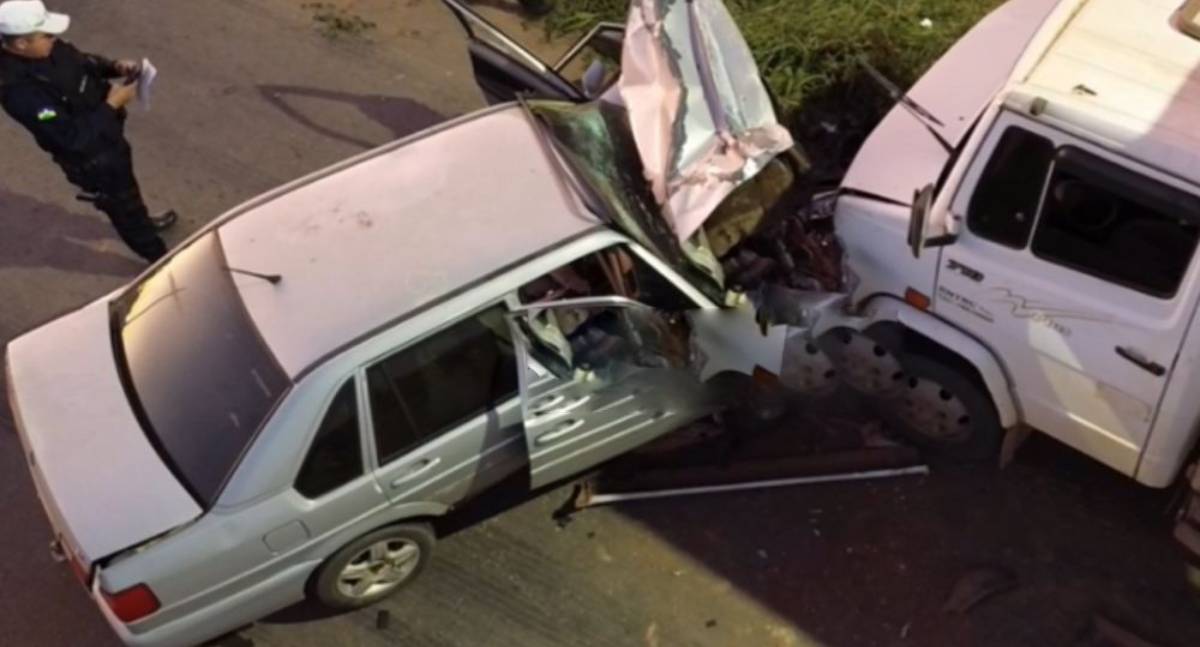 Acidente grave na Linha 94 em Ji-Paraná deixa motorista preso às ferragens