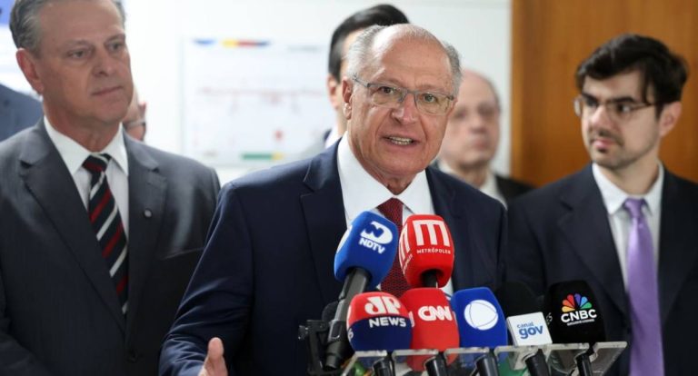 Alckmin busca acordo para evitar tarifaço dos EUA contra o Brasil