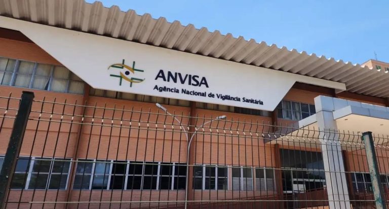 Anvisa proíbe venda de medicamentos e complementos alimentares