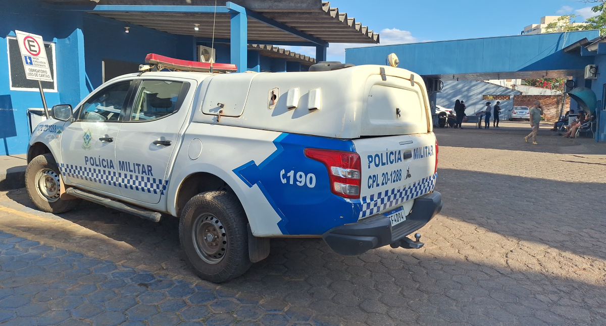 Após matar o próprio irmão em chácara, adolescente de 15 anos é apreendido na saída da Policlínica