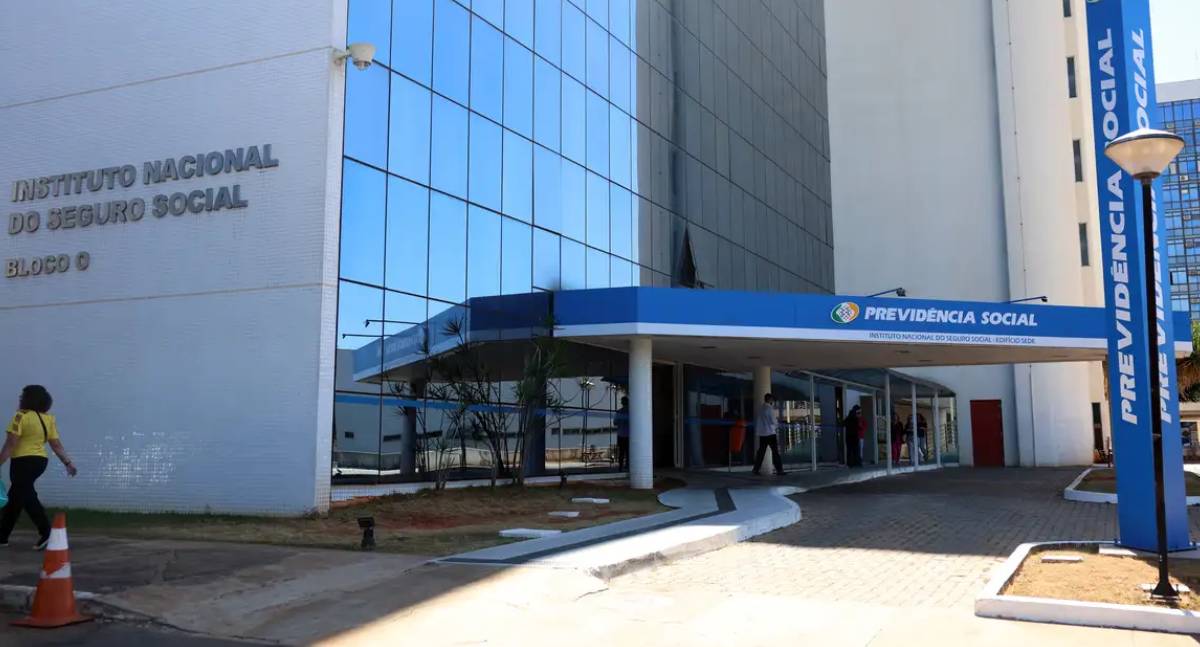 Aposentados têm até novembro para reclamar descontos indevidos do INSS