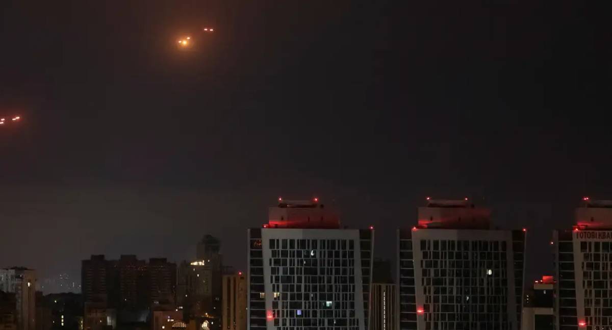 Ataque massivo de drones russos atinge Ucrânia após promessas de Trump