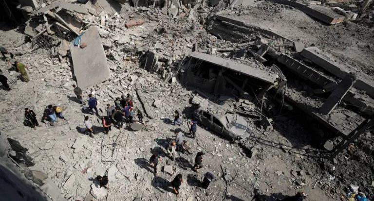 Ataques israelenses deixam 27 mortos em Gaza, com vítimas em Igreja