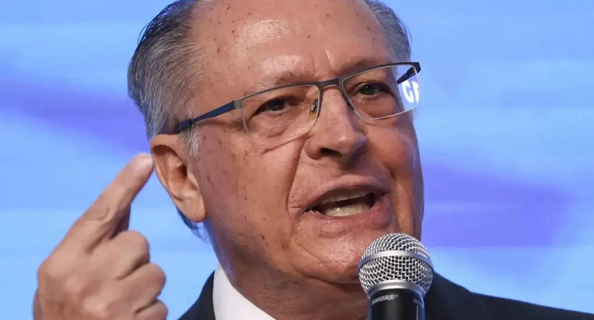 Brasil e EUA em conversas “com reserva” sobre tarifas, diz Alckmin