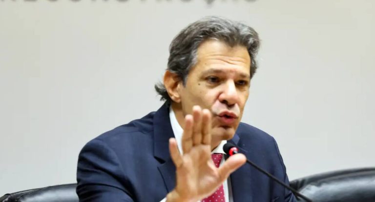 Brasil não sairá da mesa de negociação com EUA, diz Haddad