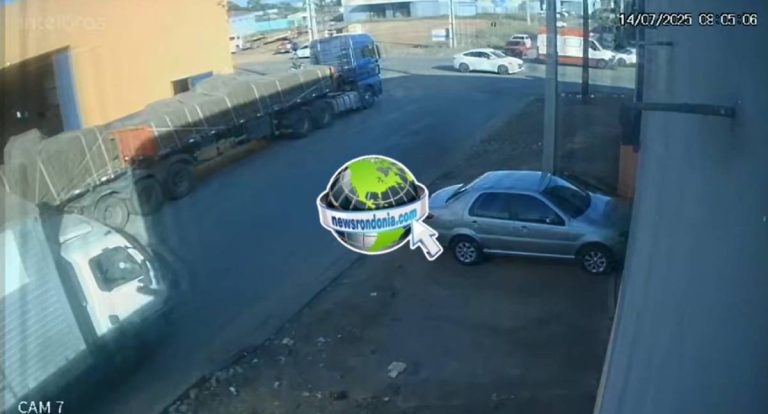 Câmera flagra acidente com ambulância do Samu na zona sul