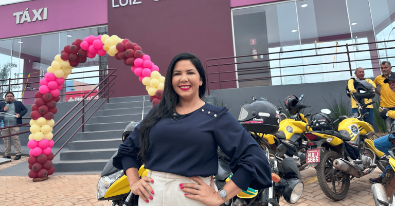 Deputada Cristiane Lopes entrega ponto de táxi e mototáxi em Nova Mamoré - News Rondônia