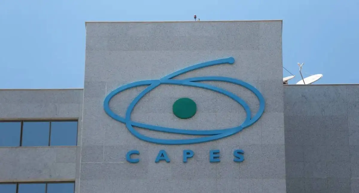 Capes: 96 brasileiros desistem de Doutorado sanduíche nos EUA devido a incertezas políticas