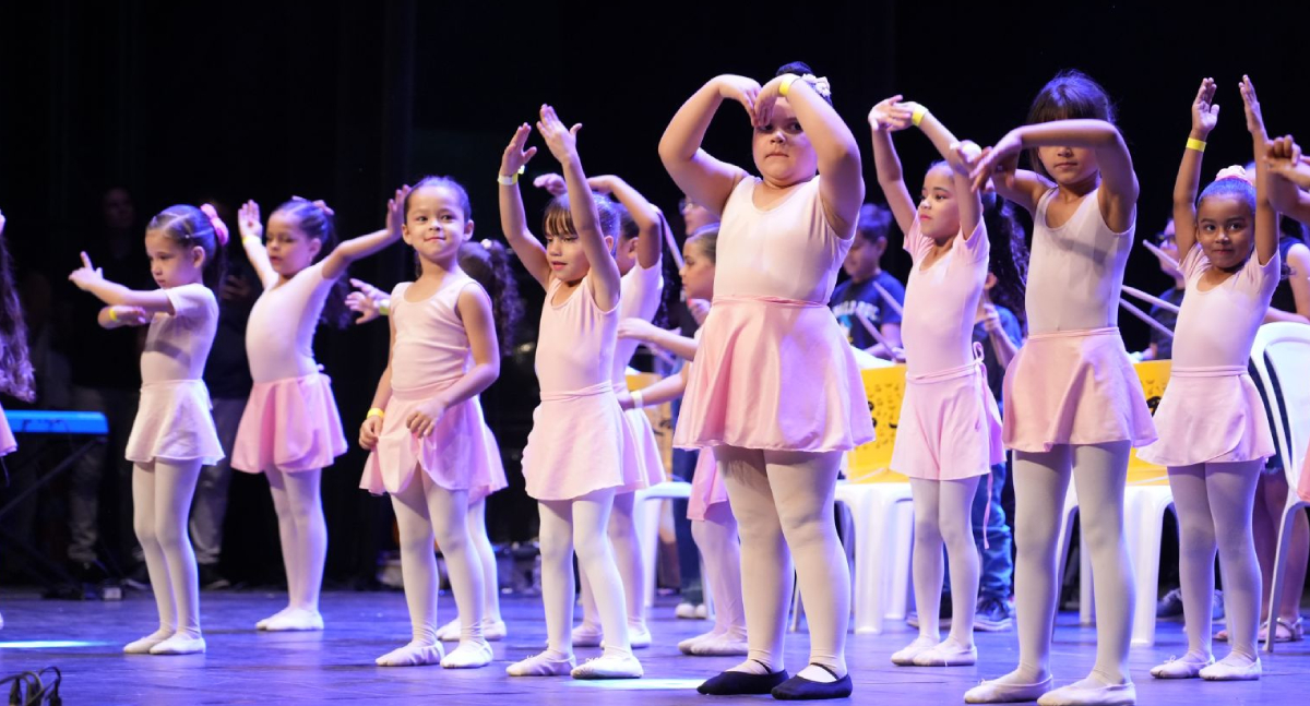 Centro de Arte e Cultura “Laio” celebra semestre com recital especial no Teatro Banzeiros