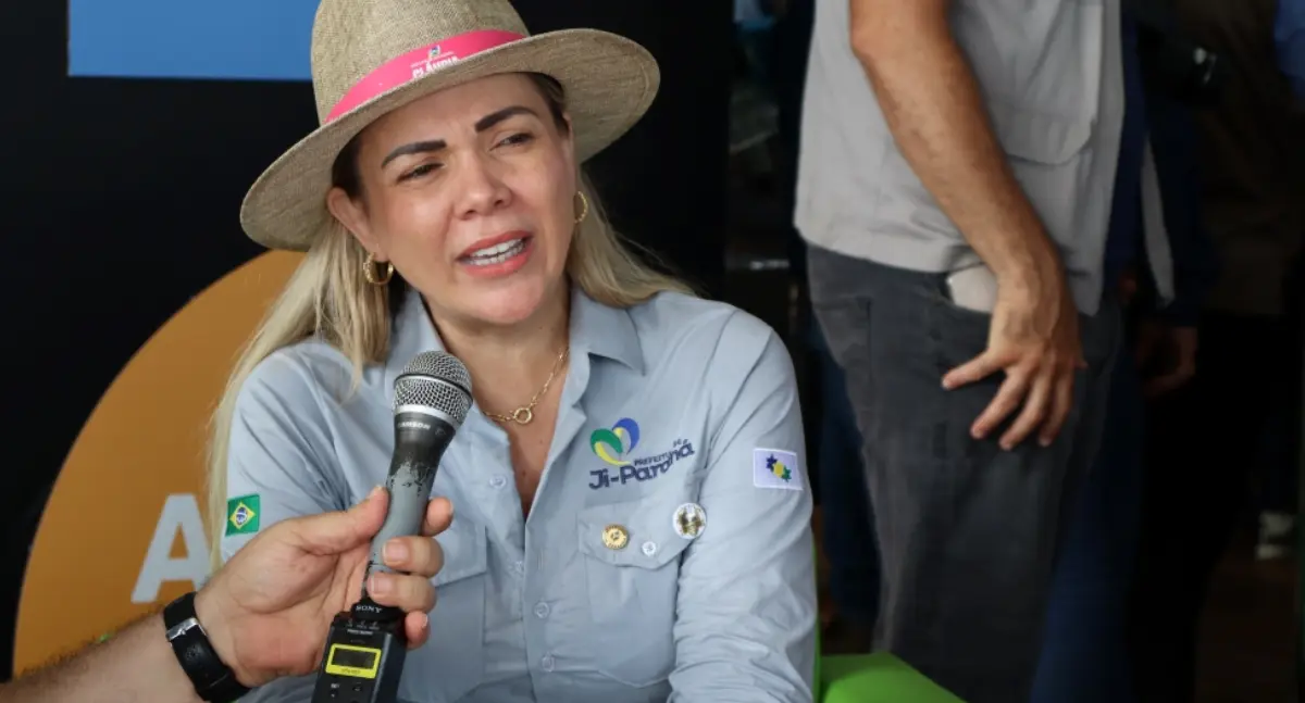 Cláudia de Jesus pede asfalto em Corumbiara para fortalecer agricultura e transporte escolar