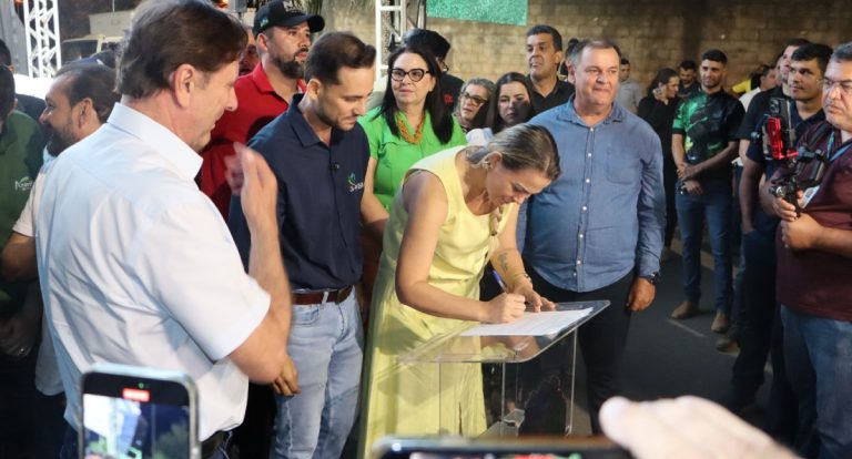 Cláudia de Jesus prestigia assinatura de ordem de serviço para novo Kartódromo de Ji-Paraná - News Rondônia