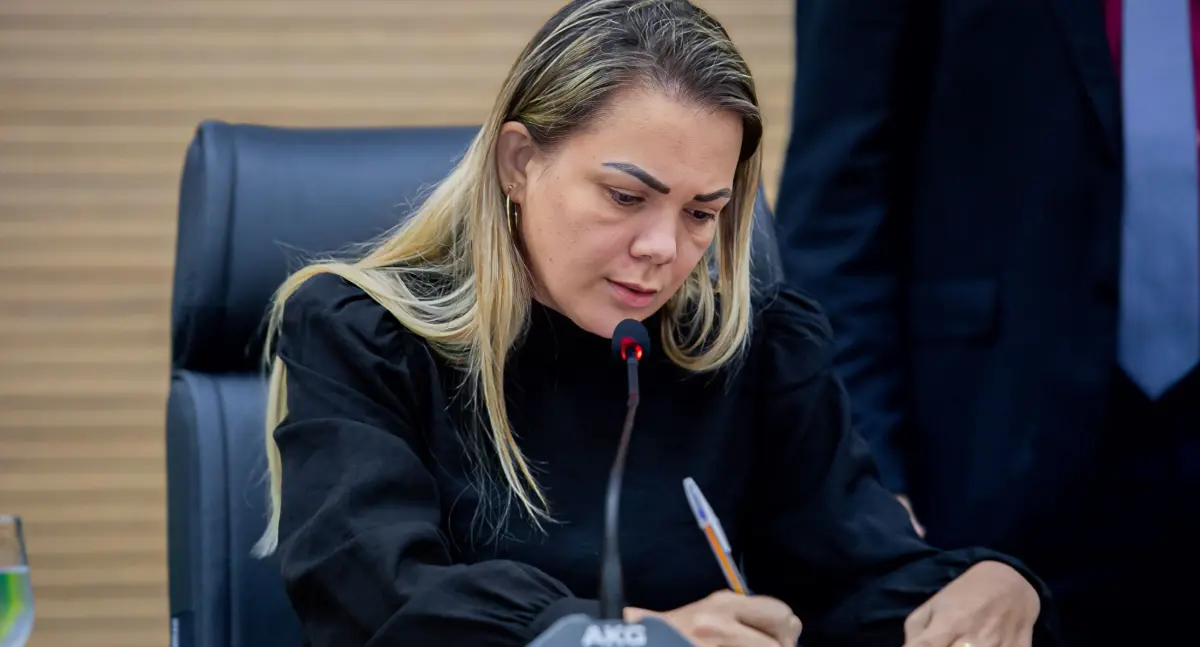 Cláudia de Jesus propõe ampliar licença-paternidade para 30 dias em Rondônia