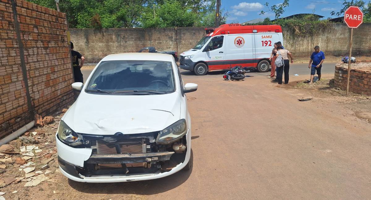 Colisão grave entre moto e carro é registrado no Bairro Industrial