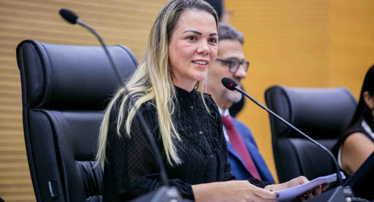 Deputada Cláudia de Jesus homenageia hematologistas e reforça a importância do SUS