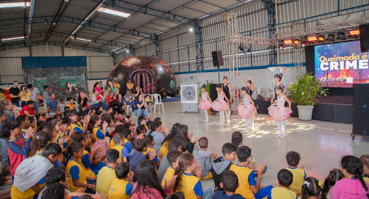 Apresentação de balé do Projeto Moldando Talentos emociona público durante a III Feira de Conscientização e Prevenção Contra Queimadas