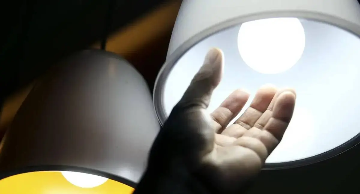 Conta de luz mais cara: Aneel aciona bandeira vermelha nível 2 para agosto