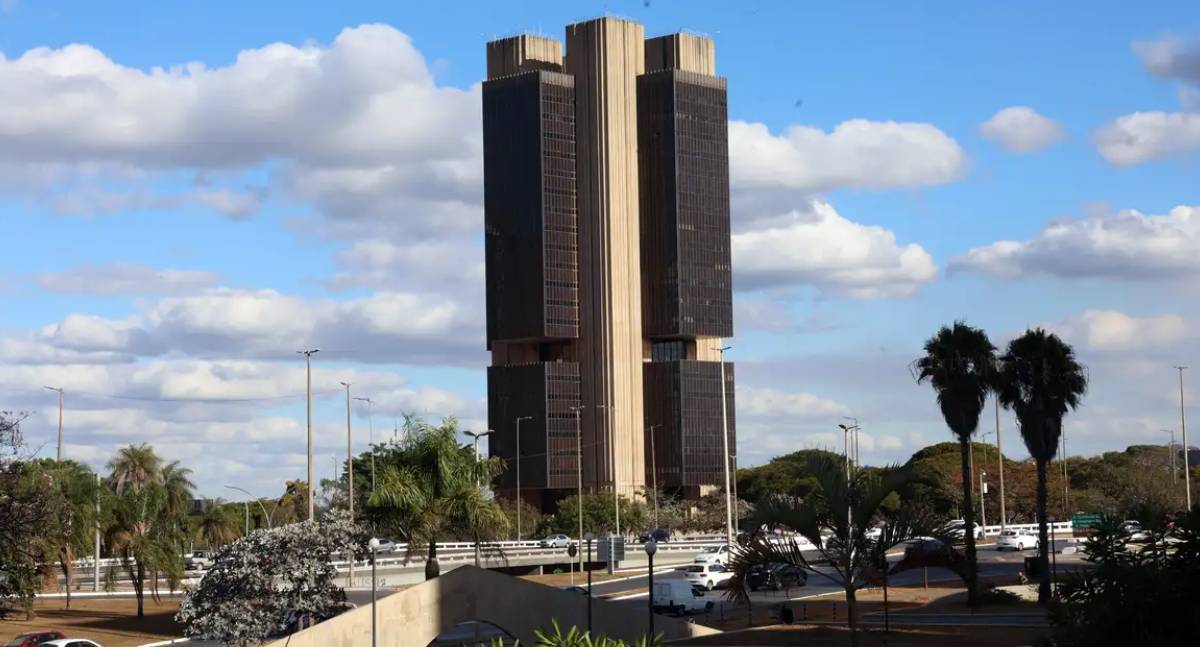 Copom mantém juros básicos da economia em 15% ao ano
