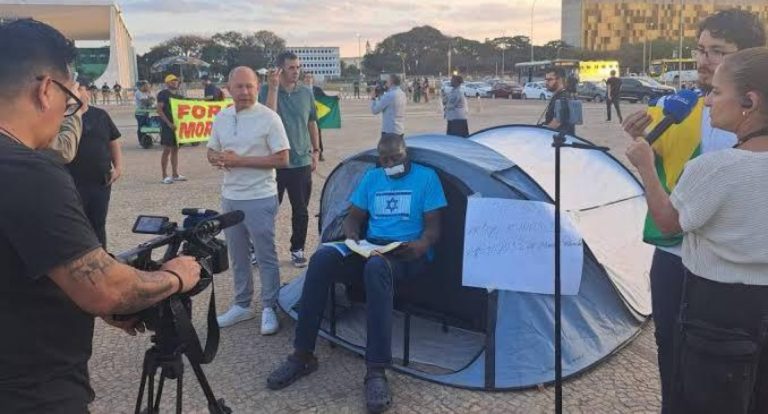 Coronel Chrisóstomo se une a acampamento de Hélio Lopes em frente ao STF por liberdade de expressão