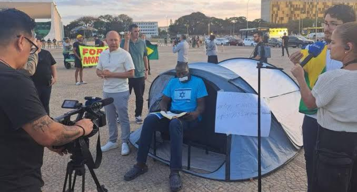 Coronel Chrisóstomo se une a acampamento de Hélio Lopes em frente ao STF por liberdade de expressão