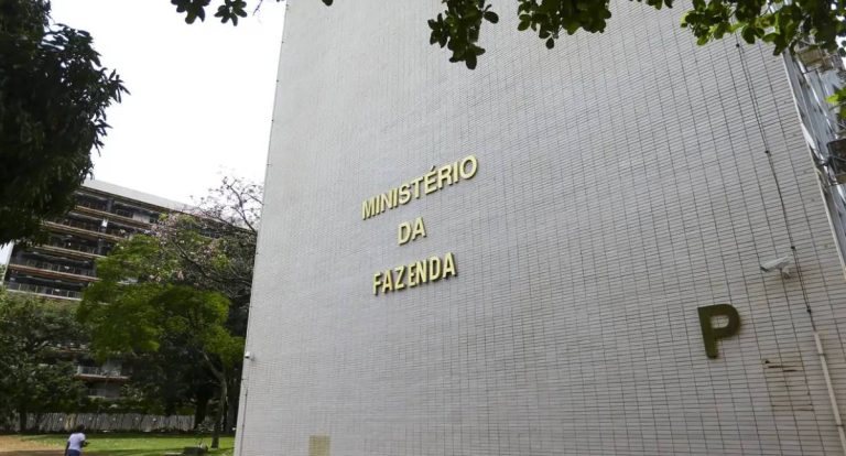 Decisão de Moraes sobre IOF reduz arrecadação do governo em R$ 450 milhões em 2025