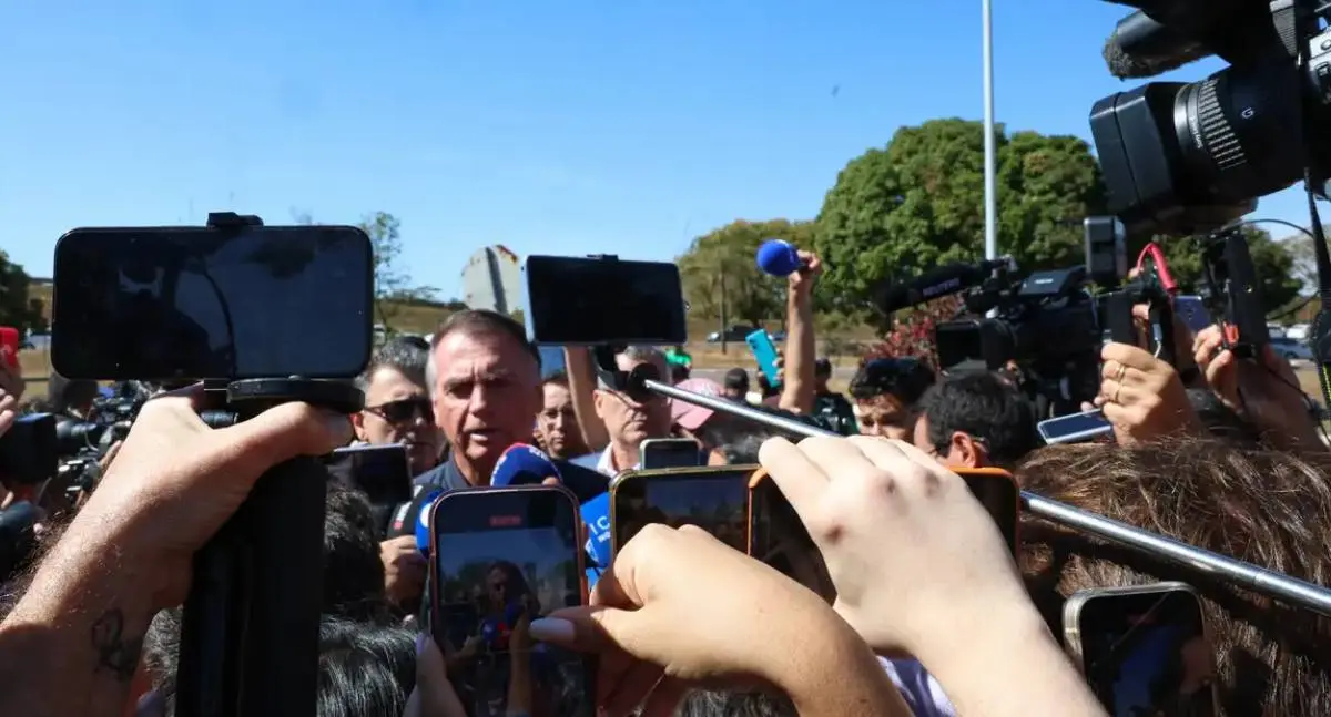 Defesa de Bolsonaro classifica medidas cautelares como "Severas"