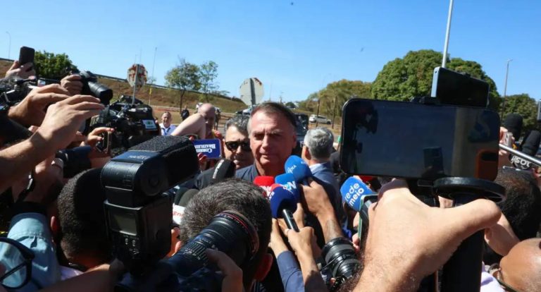 Defesa de Bolsonaro tem até as 21h13 para enviar explicações a Moraes