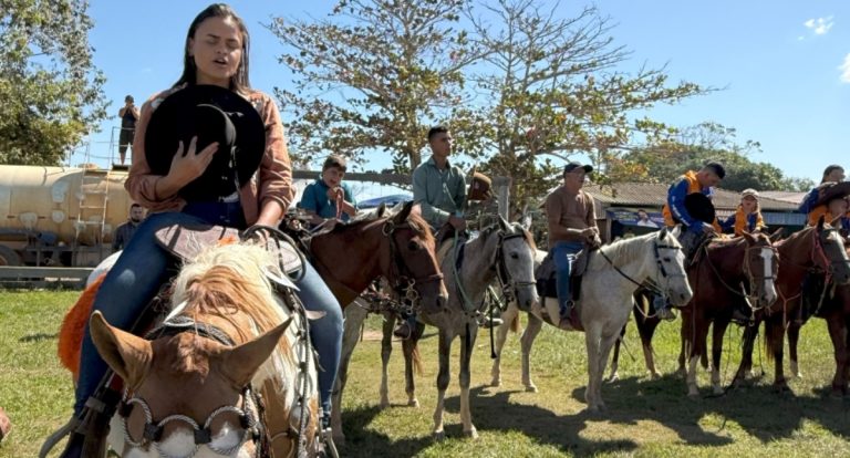 Deputada Dra. Taíssa prestigia a 7ª Cavalgada da Linha 25-B em Nova Dimensão - News Rondônia
