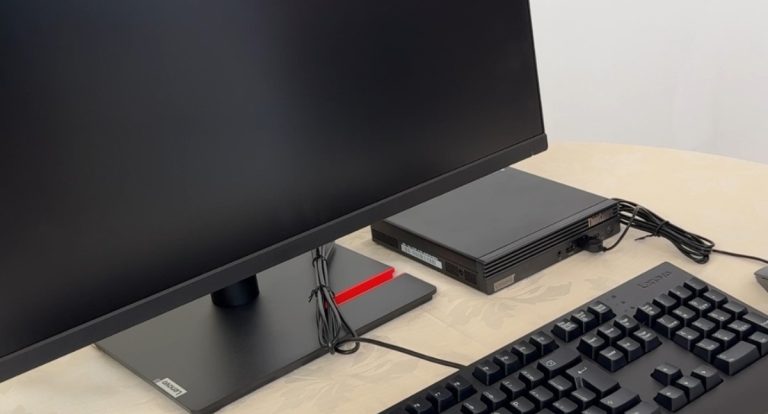 Deputada Gislaine Lebrinha entrega 55 computadores para modernizar Fhemeron em Cacoal